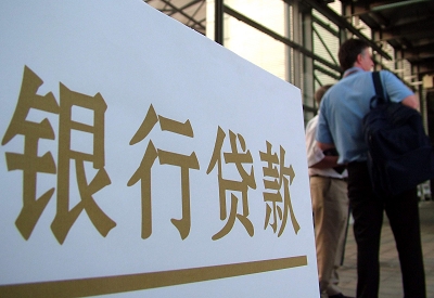 东兴哪个银行无抵押贷款容易通过，在那家银行无抵押能借钱！
